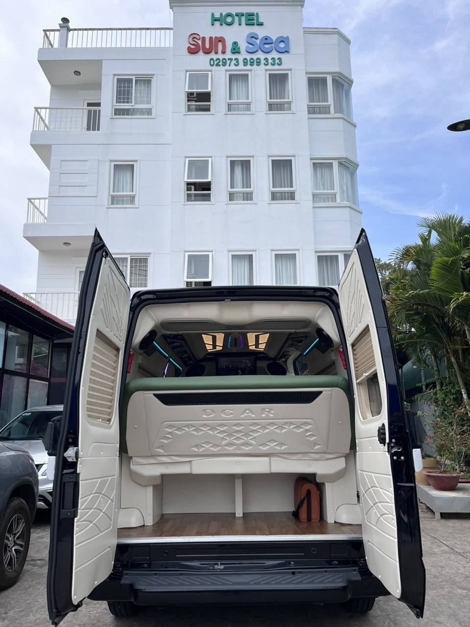 胡志明市 豪華9座商務車