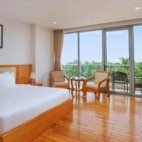 带阳台和浴缸的小型套房 Junior Suite with Balcony and Bathtub